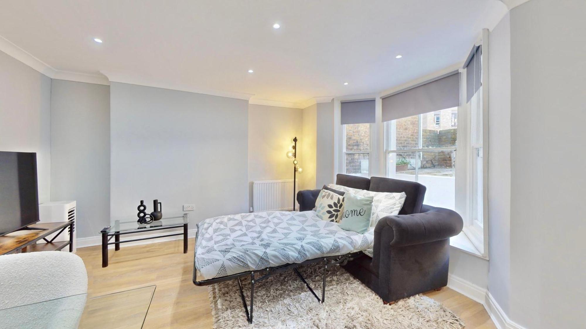 Tube & Notting Hill Nearby - Garden Flat Haven Apartment London Bagian luar foto