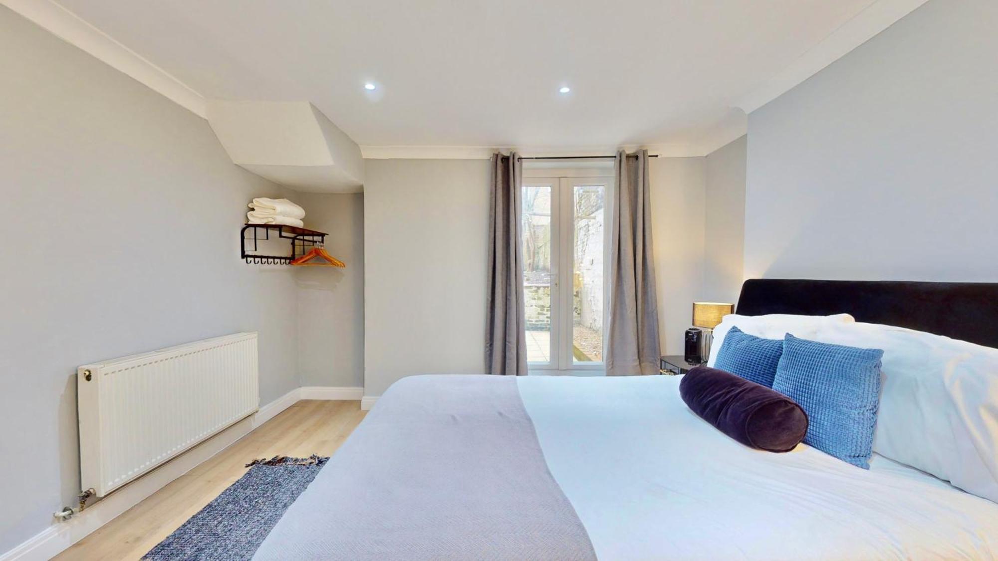 Tube & Notting Hill Nearby - Garden Flat Haven Apartment London Bagian luar foto